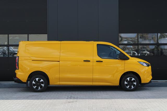 Ford E-Transit Cust. 340 L2H1 Trend 65 kWh 136pk - Trekhaak - Camera - LED - Carplay - Grootlicht Assist - Rijklaar