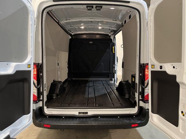 Ford E-Transit 350 L2H2 Trend 89 kWh / 100% Elektrisch !! / Airco / Cruise Control / CarPlay / Camera / Navigatie / 3-Zits / 11.000 KM !!