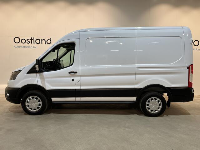Ford E-Transit 350 L2H2 Trend 68 kWh / 100% Elektrisch !! / Airco / Cruise Control / CarPlay / Camera / Navigatie / 3-Zits / 12.000 KM !!