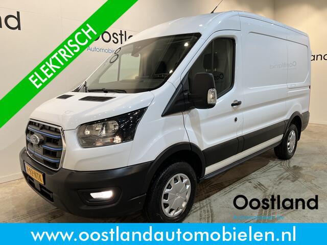 Ford E-Transit 350 L2H2 Trend 68 kWh / 100% Elektrisch !! / Airco / Cruise Control / CarPlay / Camera / Navigatie / 3-Zits / 11.500 KM !!