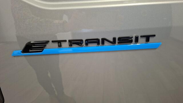 Ford E-Transit Cour. Limited 136 PK 44 kWh accu