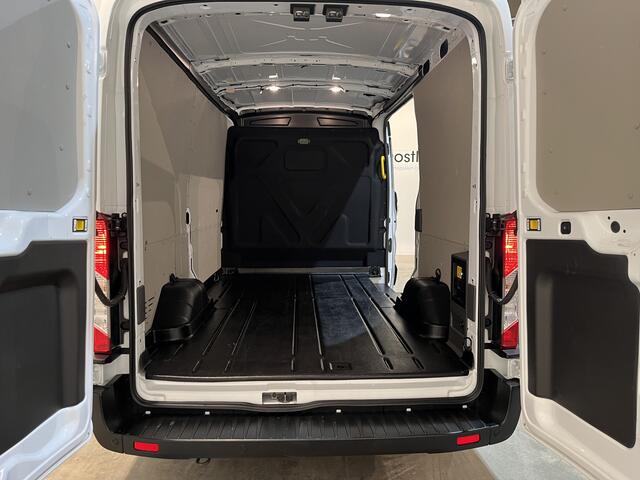 Ford E-Transit 350 L2H2 Trend 68 kWh / 100% Elektrisch !! / Airco / Cruise Control / CarPlay / Camera / Navigatie / 3-Zits / 5.100 KM !!