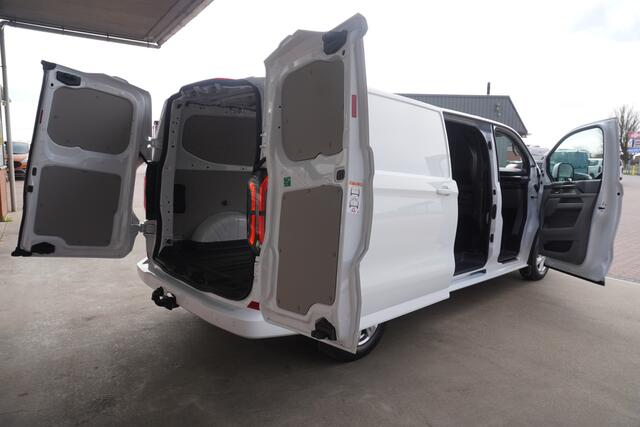 Ford E-Transit Cust. 320L L2H1 Limited 65 kWh Automaat Met Powerpack Airco | Cruise | Apple CP- Android auto | Trekhaak