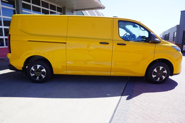 Ford E-Transit Cust. 320 L2H1 136PK Trend 65 kWh Automaat nr. V114 | Airco | Cruise | Camera | Apple CP| Trekhaak 8 STUKS