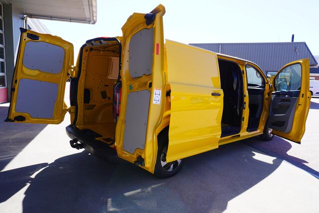 Ford E-Transit Cust. 320 L2H1 136PK Trend 65 kWh Automaat nr. V114 | Airco | Cruise | Camera | Apple CP| Trekhaak 8 STUKS