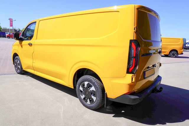 Ford E-Transit Cust. 320 L2H1 136PK Trend 65 kWh Automaat Airco | Cruise | Camera | Apple CP| Trekhaak 8 STUKS