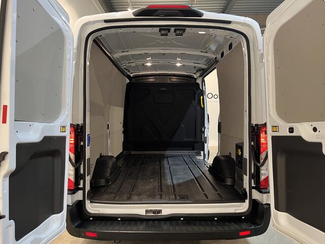 Ford E-Transit 390 (3500 kg) L2H2 Trend 68 kWh / 100% Elektrisch !! / Airco / Cruise Control / CarPlay / Camera / Navigatie / 3-Zits / 2.500 KM !!