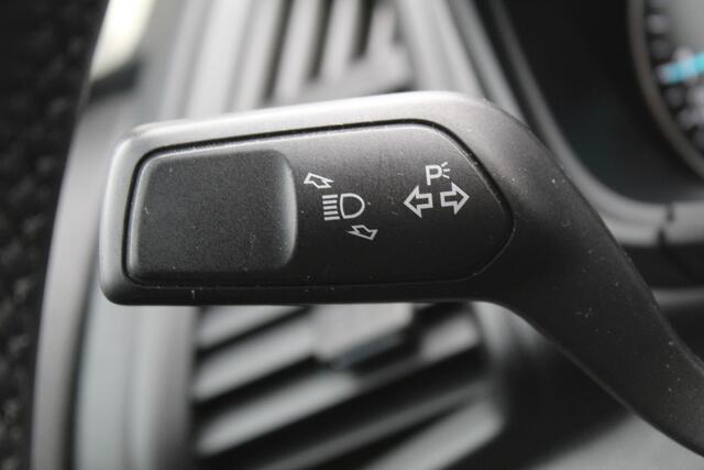 Ford ECOSPORT 1.0 EcoBoost Titanium , 125pk Hoge zit , slechts 39899km Climate control , Trekhaak , Navigatie , Bluetooth Parkeersensoren achter , Cruise control