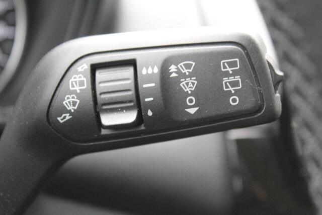 Ford ECOSPORT 1.0 EcoBoost Titanium , 125pk Hoge zit , slechts 39899km Climate control , Trekhaak , Navigatie , Bluetooth Parkeersensoren achter , Cruise control