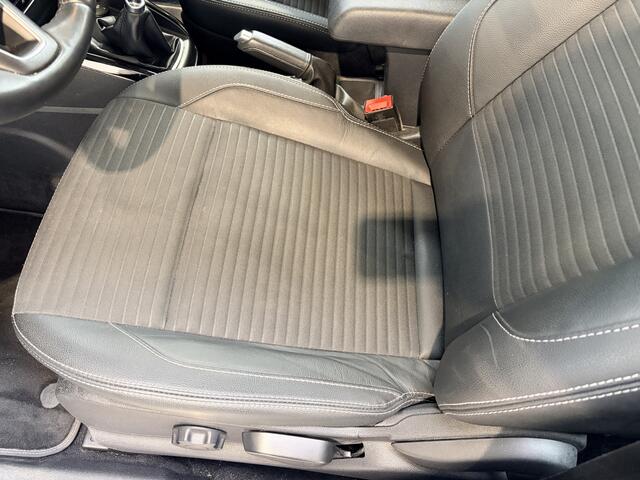 Ford ECOSPORT EcoBoost 125 pk Titanium | Camera | Winter Pack | B&O | Half leer | Keyless Entry | Trekhaak | Blis |