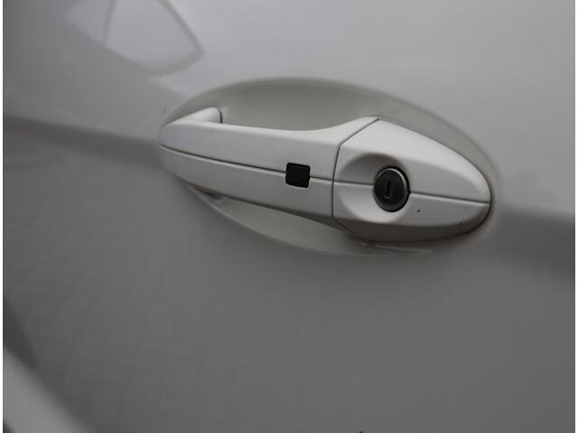 Ford ECOSPORT 1.0 EcoBoost Titanium Navi / Stoelverw / Keyless / Pdc / Volledig jaar Apk / Volledig onderhouden