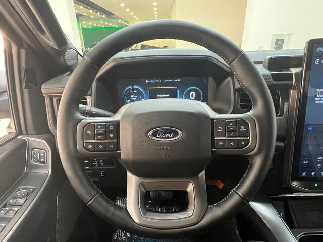 Ford F-150 LIGHTNING Lariat STD