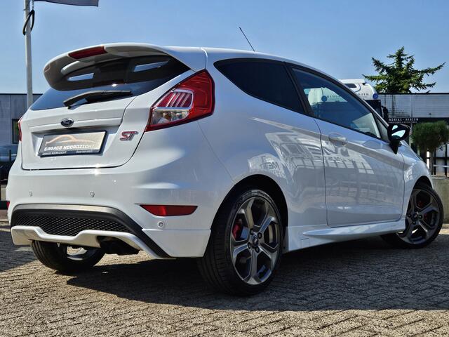 Ford FIESTA 1.6 ST2 184PK NAVIGATIE|KEYLESS GO|GETINT GLAS|HALF/LEDER|STOELVERWARMING|BLUE TOOTH TELEFONIE|STOELVERWARMING|PDC ACHTER|17 INCH Maandag tot Vrijdag geopend van 09.00 tot 20.00 uur en Zaterdag van 09.00 tot 18.00 uur
