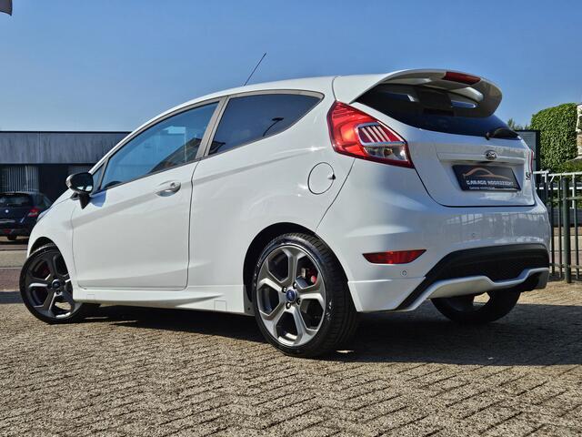 Ford FIESTA 1.6 ST2 184PK NAVIGATIE|KEYLESS GO|GETINT GLAS|HALF/LEDER|STOELVERWARMING|BLUE TOOTH TELEFONIE|STOELVERWARMING|PDC ACHTER|17 INCH Maandag tot Vrijdag geopend van 09.00 tot 20.00 uur en Zaterdag van 09.00 tot 18.00 uur