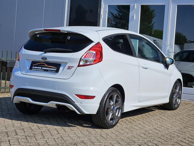 Ford FIESTA 1.6 ST2 184PK NAVIGATIE|KEYLESS GO|GETINT GLAS|HALF/LEDER|STOELVERWARMING|BLUE TOOTH TELEFONIE|STOELVERWARMING|PDC ACHTER|17 INCH Maandag tot Vrijdag geopend van 09.00 tot 20.00 uur en Zaterdag van 09.00 tot 18.00 uur
