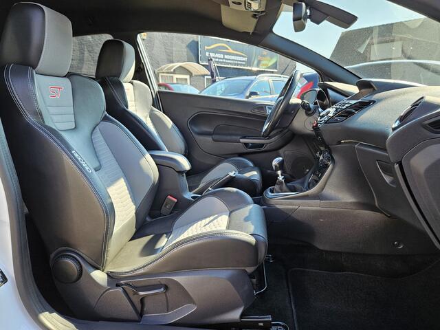 Ford FIESTA 1.6 ST2 184PK NAVIGATIE|KEYLESS GO|GETINT GLAS|HALF/LEDER|STOELVERWARMING|BLUE TOOTH TELEFONIE|STOELVERWARMING|PDC ACHTER|17 INCH Maandag tot Vrijdag geopend van 09.00 tot 20.00 uur en Zaterdag van 09.00 tot 18.00 uur