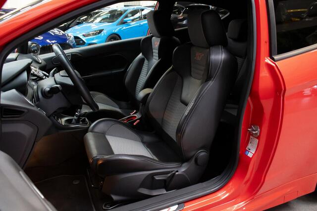 Ford FIESTA 1.6 182pk ST-2 STYLE PACK |Maxton|H&R verlagingsveren|Friedrich sportuitlaat|stage 1|parkeercamera met sensoren|bluetooth|navigatie|17"|