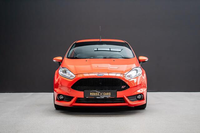 Ford FIESTA 1.6 182pk ST-2 STYLE PACK |Maxton|H&R verlagingsveren|Friedrich sportuitlaat|stage 1|parkeercamera met sensoren|bluetooth|navigatie|17"|