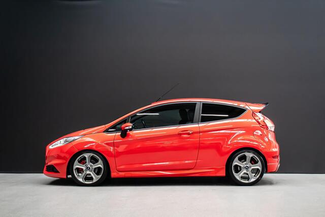 Ford FIESTA 1.6 182pk ST-2 STYLE PACK |Maxton|H&R verlagingsveren|Friedrich sportuitlaat|stage 1|parkeercamera met sensoren|bluetooth|navigatie|17"|