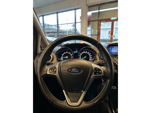 Ford FIESTA 1.0 EcoBoost Titanium | Navigatie | Cruise control | Climate control | Bluetooth | Elek. inklapbare spiegels | 5 Deurs