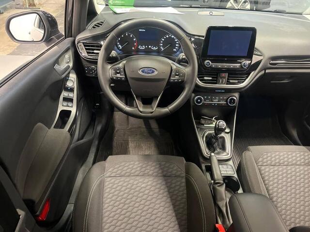 Ford FIESTA 125pk EcoBoost Hybrid Titanium X B&O Navi Camera Winter Parking pack Privacy glass All season banden