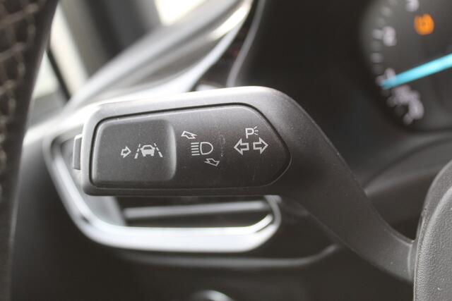 Ford FIESTA 1.0-100pk EcoBoost Titanium 5drs. Uiterst nette, luxe en zuinige Ford Fiesta. Voalautm. airco, Cruise control, Navigatie, LM wielen, Metallic lak, Parkeersensoren achter, Telefoonvoorb., Lane assist etc.