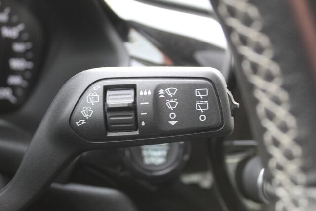 Ford FIESTA 1.0-100pk EcoBoost Titanium 5drs. Uiterst nette, luxe en zuinige Ford Fiesta. Voalautm. airco, Cruise control, Navigatie, LM wielen, Metallic lak, Parkeersensoren achter, Telefoonvoorb., Lane assist etc.