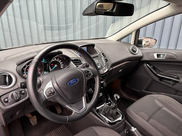 Ford FIESTA 1.0 EcoBoost 100Pk Titanium | Parkeersensoren V&A | Voorruitverw. | Bluetooth | Prijs Rijklaar!!