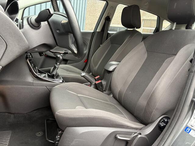 Ford FIESTA 1.0 EcoBoost 100Pk Titanium | Parkeersensoren V&A | Voorruitverw. | Bluetooth | Prijs Rijklaar!!