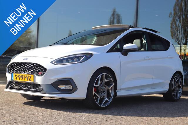 Ford FIESTA 1.5 ECOBOOST ST-3 200PK PERFORMANCE | PANO | LAUNCH CONTROL | FULL-LED | RECARO | B&O | CAMERA | CARPLAY | WINTERPACK | BLIS |