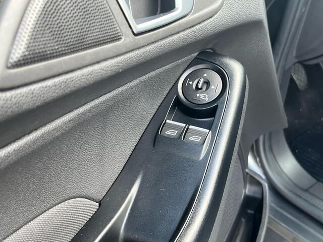 Ford FIESTA 1.0 Style Ultimate Airco Cr.Control Navigatie+BT Parkeersensoren 15"LMV