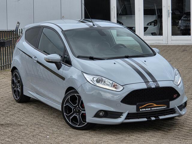 Ford FIESTA 1.6 ST200 200PK NAVIGATIE|CRUISE CONTROL|CAMERA|PDC VOOR&ACHTER|ECC/AIRCO|GETINT GLAS|STOELVERWARMING Maandag tot Vrijdag geopend van 09.00 tot 20.00 uur en Zaterdag van 09.00 tot 18.00 uur