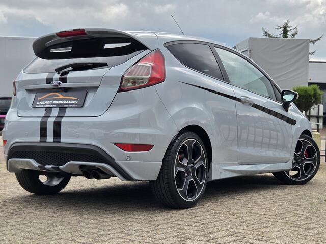 Ford FIESTA 1.6 ST200 200PK NAVIGATIE|CRUISE CONTROL|CAMERA|PDC VOOR&ACHTER|ECC/AIRCO|GETINT GLAS|STOELVERWARMING Maandag tot Vrijdag geopend van 09.00 tot 20.00 uur en Zaterdag van 09.00 tot 18.00 uur
