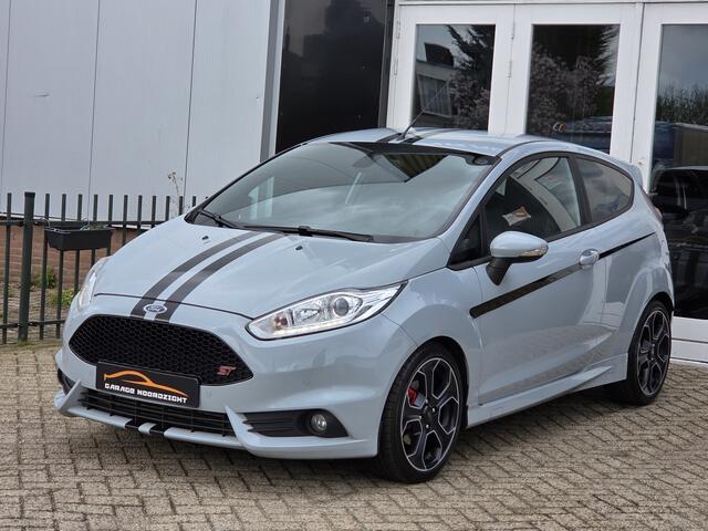 Ford FIESTA 1.6 ST200 200PK NAVIGATIE|CRUISE CONTROL|CAMERA|PDC VOOR&ACHTER|ECC/AIRCO|GETINT GLAS|STOELVERWARMING Maandag tot Vrijdag geopend van 09.00 tot 20.00 uur en Zaterdag van 09.00 tot 18.00 uur