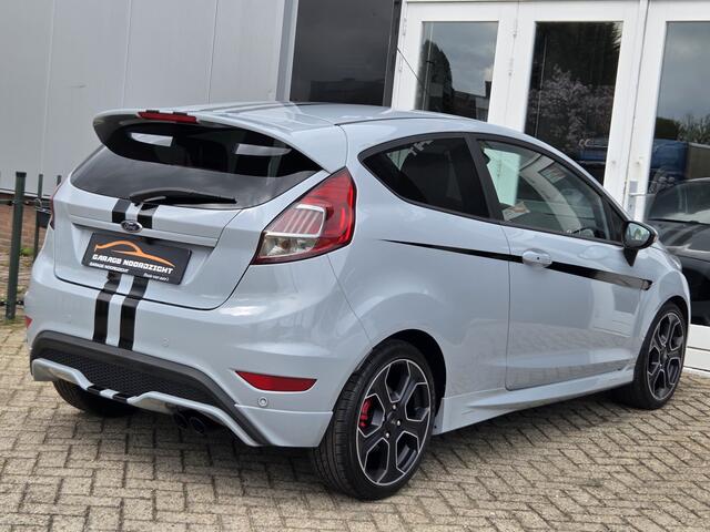 Ford FIESTA 1.6 ST200 200PK NAVIGATIE|CRUISE CONTROL|CAMERA|PDC VOOR&ACHTER|ECC/AIRCO|GETINT GLAS|STOELVERWARMING Maandag tot Vrijdag geopend van 09.00 tot 20.00 uur en Zaterdag van 09.00 tot 18.00 uur