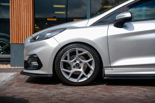 Ford FIESTA ST Panoramadak Recaro PDC Carplay Maxton Design LED Stoelverw.