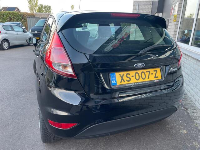 Ford FIESTA AMBIENTE 1.25i 5 Deurs Airco Spoiler Sportvelgen