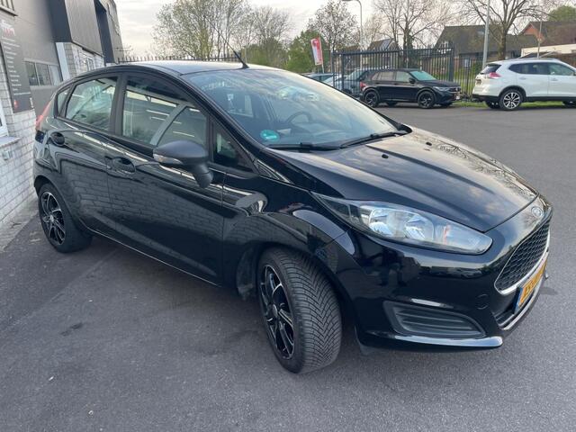 Ford FIESTA AMBIENTE 1.25i 5 Deurs Airco Spoiler Sportvelgen