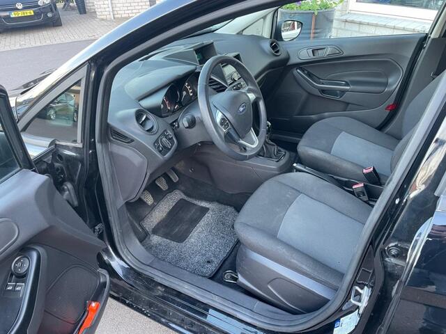 Ford FIESTA AMBIENTE 1.25i 5 Deurs Airco Spoiler Sportvelgen