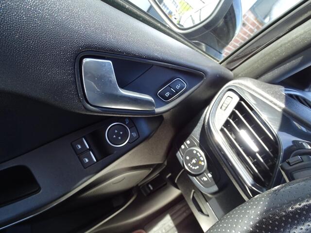 Ford FIESTA 1.0 EcoBoost Titanium ST-Line, 6-Bak, Panoramadak, Multimedia, Sport Interieur, Apple Carplay/ Android, Navigatie, Bedienbaar stuur, LM-Velgen, Airco/ECC, CruiseControl, Parkeersensoren