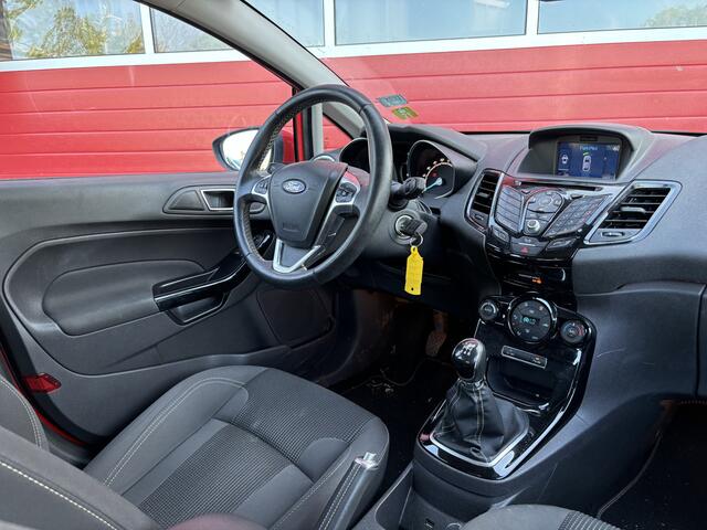 Ford FIESTA 1.0 EcoBoost Titanium TREKHAAK / NAVI / CLIMA / PDC / BLUETOOTH / CRUISE / NL-AUTO