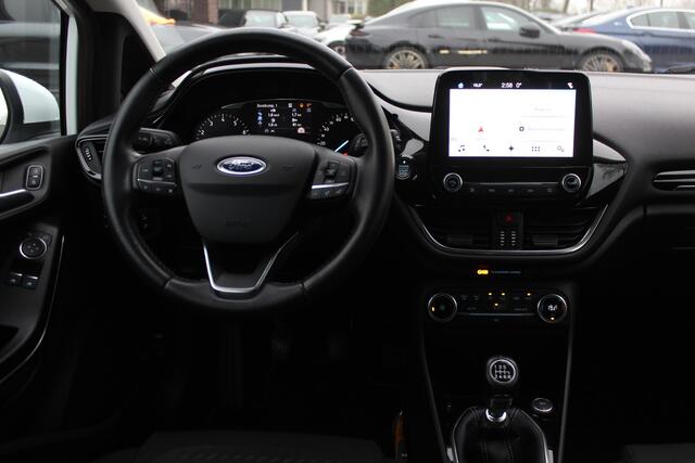 Ford FIESTA 1.0 EcoBoost ST-Line / Navigatie / Parkeerhulp achter / 17'' / LED Koplampen / DAB / Getint glas / Cruise Control