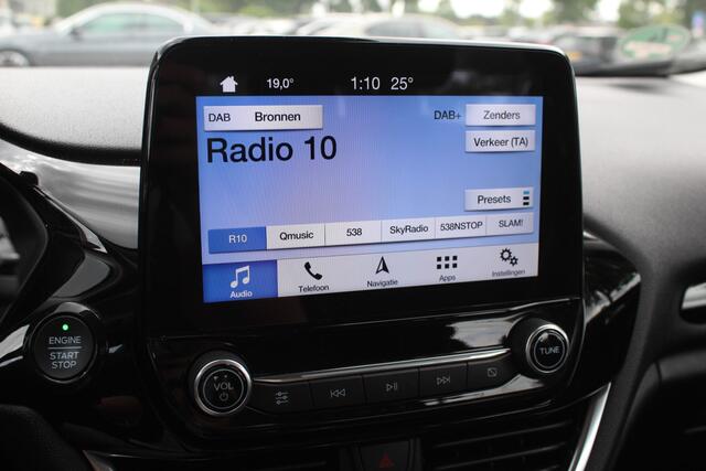 Ford FIESTA 1.0 EcoBoost ST-Line / Navigatie / Parkeerhulp achter / 17'' / LED Koplampen / DAB / Getint glas / Cruise Control