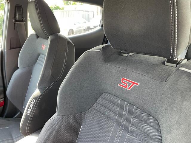 Ford FIESTA 1.5 ECOB. ST-3, Camera, Recaro, Carplay, Winterpack, BenO, netjes!