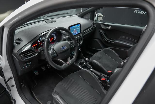 Ford FIESTA ST-3 1.5 200PK PERFORMANCE PACK |launch control|sper diff|pano|B&O|BLIS|Apple Carplay|parkeercamera|winterpack|keyless|18"|