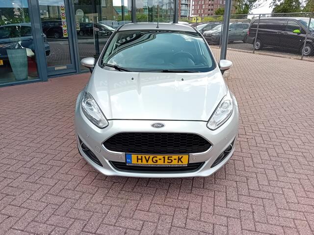 Ford FIESTA 1.0 EcoBoost Titanium, Airco, Multimediasysteem, Bluetooth telefoonverbinding, Cruise control, Parkeersensoren, Navigatie, Stoelverwarming, Verwarmde voorruit, Centrale vergrendeling met AB, Elektrische ramen en spiegels, Lichtmetalen velgen, Nette auto, 
