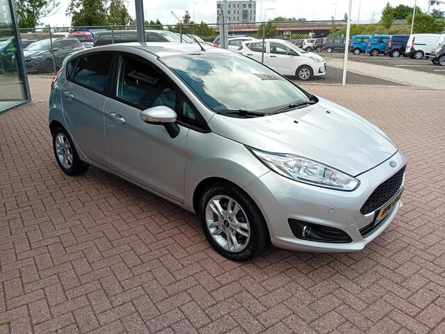 Ford FIESTA 1.0 EcoBoost Titanium, Airco, Multimediasysteem, Bluetooth telefoonverbinding, Cruise control, Parkeersensoren, Navigatie, Stoelverwarming, Verwarmde voorruit, Centrale vergrendeling met AB, Elektrische ramen en spiegels, Lichtmetalen velgen, Nette auto, 