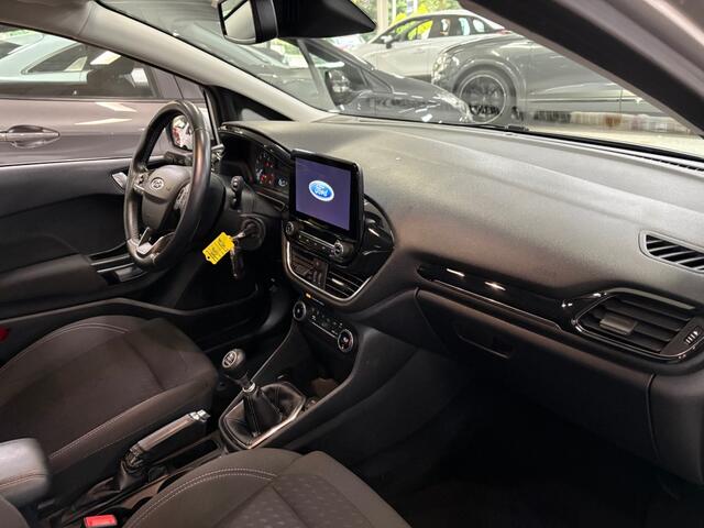 Ford FIESTA 1.0 ECOB. TITANIUM / Climat / Cruise / Navigatie / Dab / Multimedia