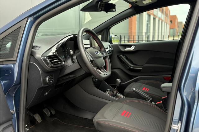 Ford FIESTA 1.0 EcoBoost Hybrid ST-Line 125pk - Carplay - PDC - Winterpakket - Rijklaar