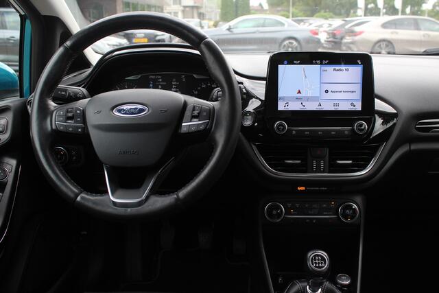 Ford FIESTA 1.0 EcoBoost Titanium / Trekhaak / Camera / Navigatie / 16'' / DAB / Getint glas / Stuur+Stoelverwarming / Cruise Control